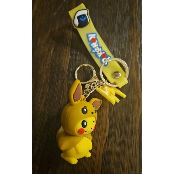 Pokemon Pikachi Evee Disguise Keychain with Lightning Bolt Charm - Picture 2 of 3